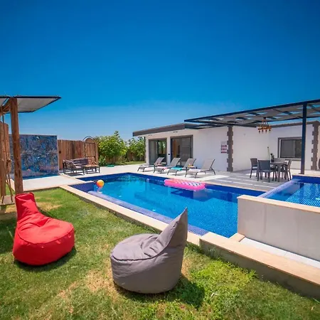Villa Koesem - Kalkan'da 2 Yatak Odali Jakuzili *