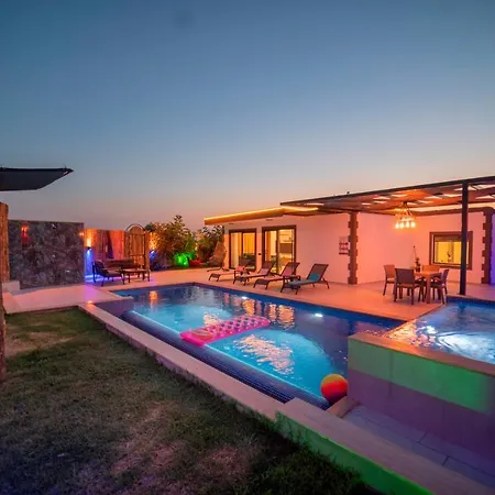 Koesem - Kalkan'da 2 Yatak Odali Jakuzili Villa